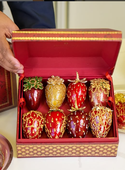Confeiteiro famoso lança Morango do Amor de luxo por Reprodução