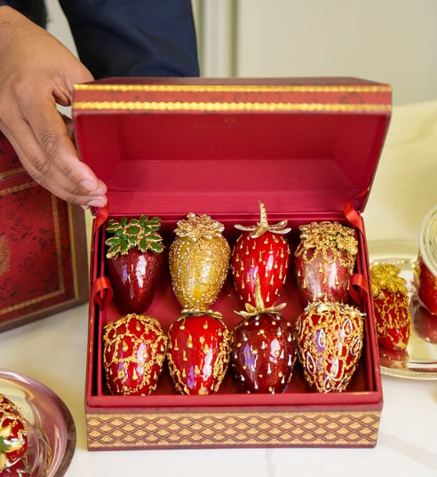 Confeiteiro famoso lança Morango do Amor de luxo por Reprodução