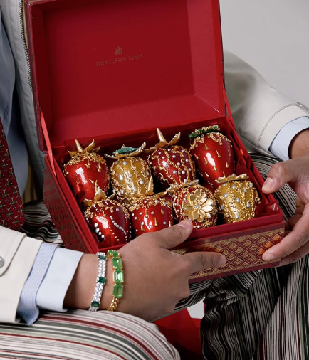 Confeiteiro famoso lança Morango do Amor de luxo por Reprodução