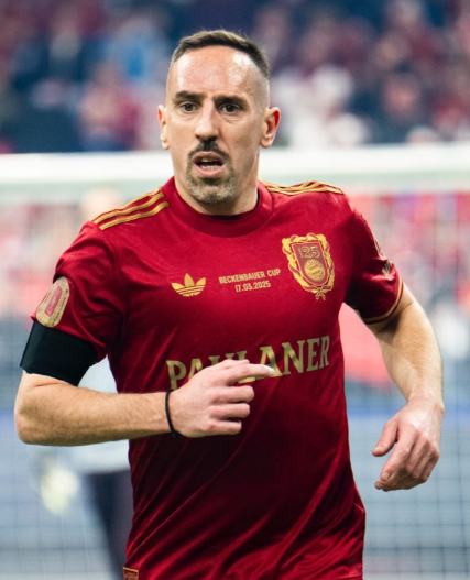 O também francês Frank Ribéry também foi acusado, junto com Benzema, por ter usado os serviços de uma garota de programa menor de idade. Diferente do colega de seleção, Ribéry admitiu que participou de uma orgia com a jovem, mas afirmou que desconhecia que ela era menor de idade. Ele também foi absolvido  por Reprodução