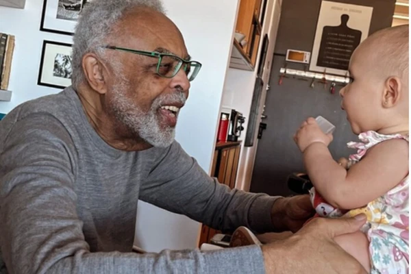 Gilberto Gil e neta Aurora
