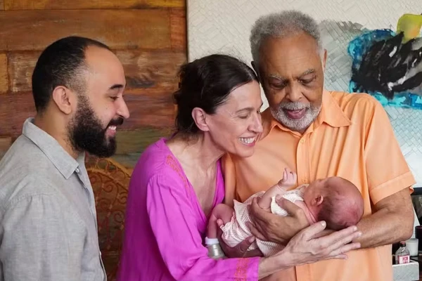 Gilberto Gil, Flora Gil e neta Aurora por Reprodução