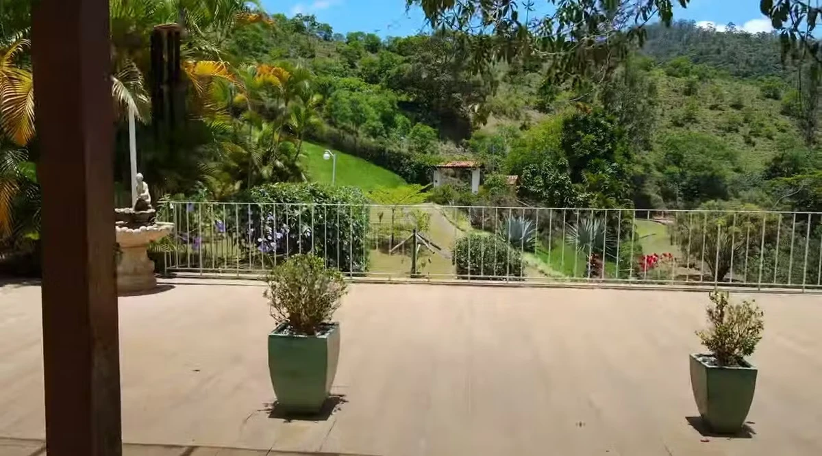 Mansão de Cid Moreira em Itaipava por Reprodução