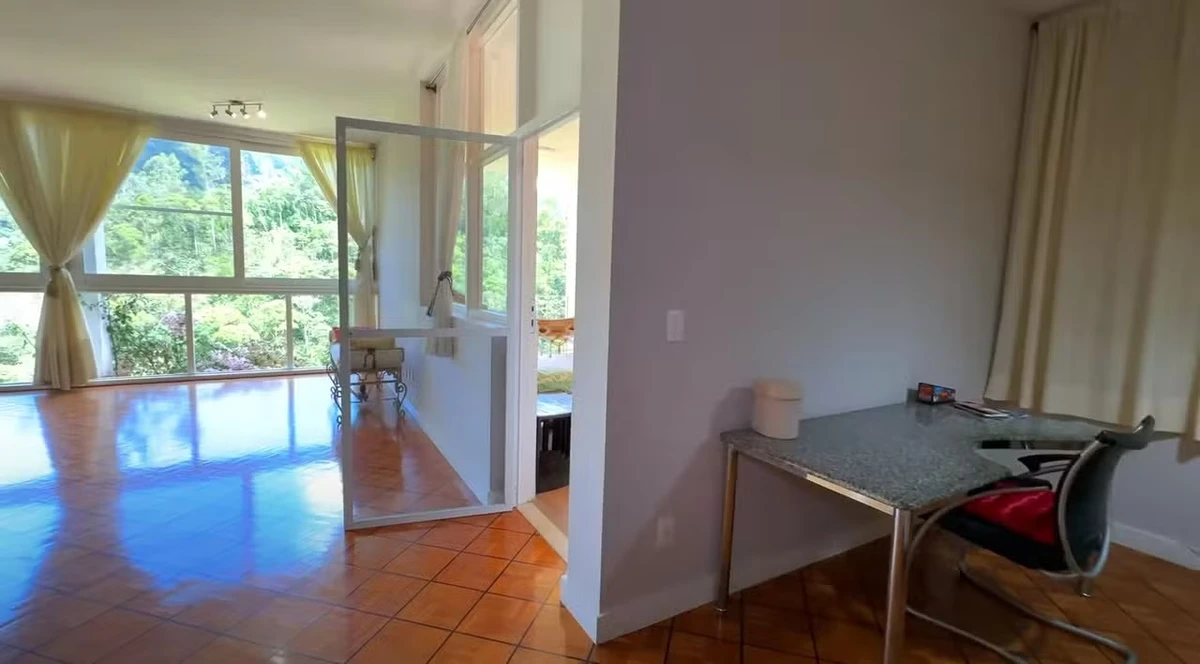Mansão de Cid Moreira em Itaipava por Reprodução