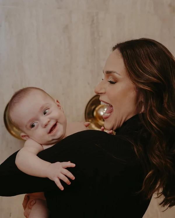 Nadja Haddad com o filho por Reprodução/Instagram