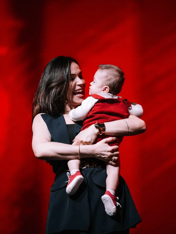 Nadja Haddad com o filho por Reprodução/Instagram