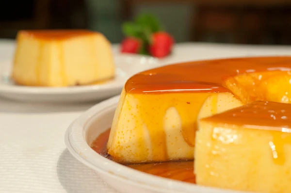Pudim de leite condensado perfeito e sem furinhos por Reprodução