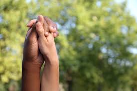 Racismo tem danos imensos na vida da criança por Shutterstock
