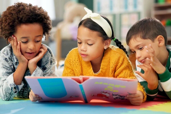 Racismo tem danos imensos na vida da criança por Shutterstock