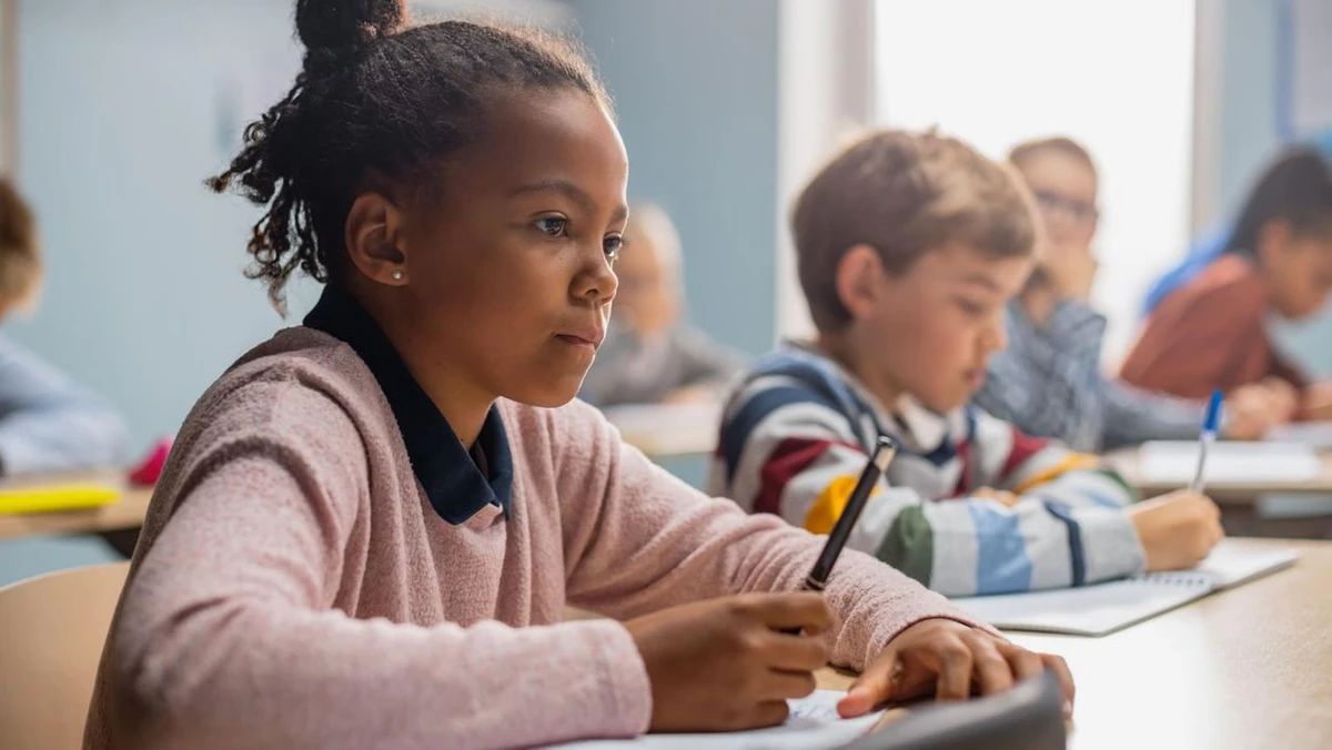 Racismo tem danos imensos na vida da criança por Shutterstock
