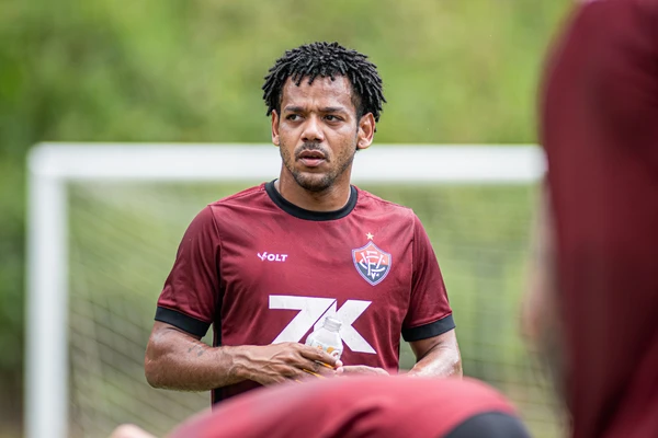 Romarinho pode fazer sua primeira partida pelo Vitória contra o Palmeiras