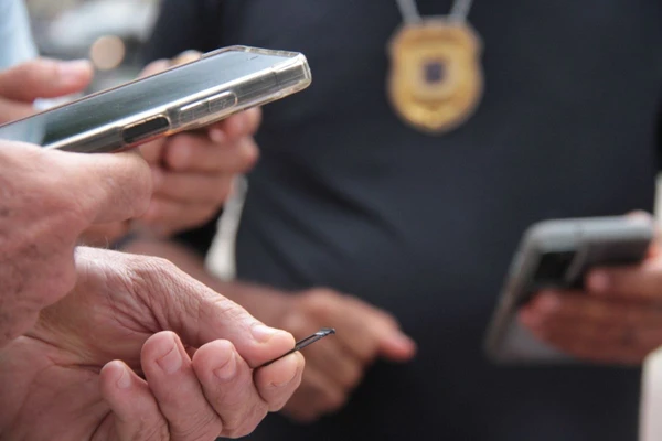 Suspeitos são detidos com celulares roubados no Comércio