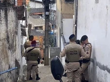 Imagem - Mulher trans é achada morta com mãos amarradas para trás em escadaria de Salvador