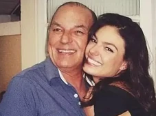 Imagem - Isis Valverde se emociona ao relembrar últimas palavras do pai antes de sua morte: 'Parece que ele sabia'