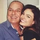 Imagem - Isis Valverde se emociona ao relembrar últimas palavras do pai antes de sua morte: 'Parece que ele sabia'