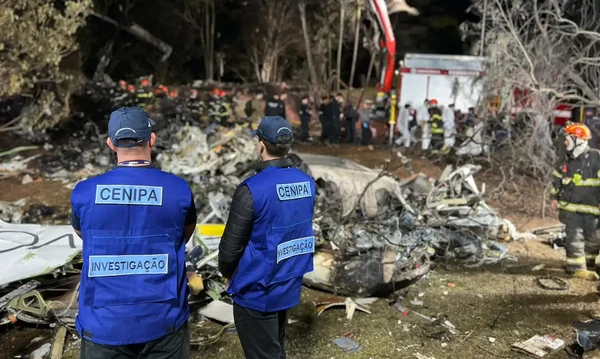 Força Aérea Brasileira (FAB) remove motores da aeronave de matrícula PS-VPB, em Vinhedo (SP) por FAB/Divulgação