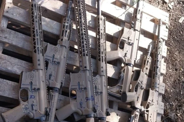 Fuzis foram encontrados pela polícia