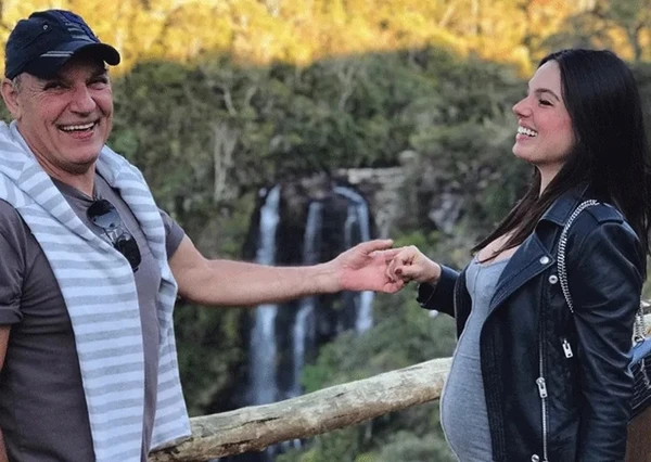 Isis Valverde e o pai, Rubens   por Reprodução