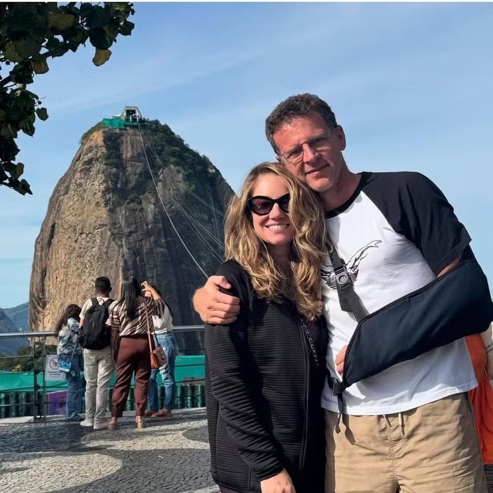 Juliana Baroni e o esposo, Eduardo Moreira por Reprodução/Redes Sociais
