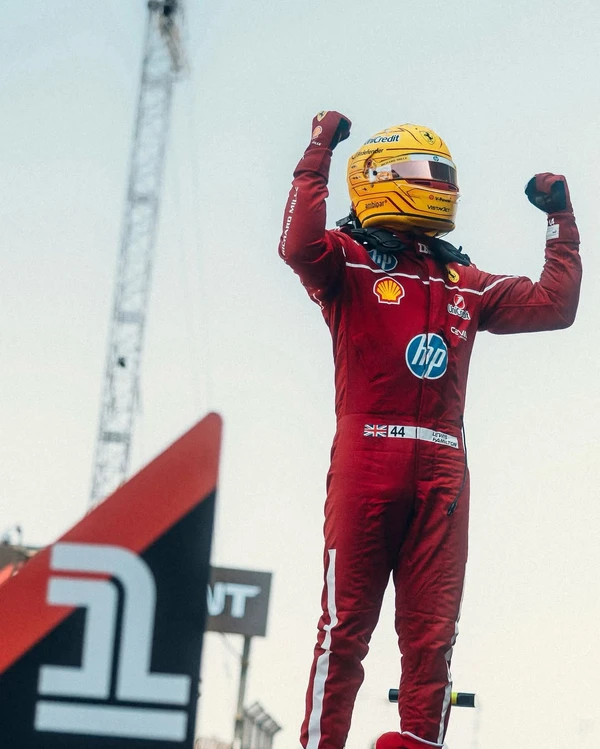 Lewis Hamilton por Reprodução/Instagram