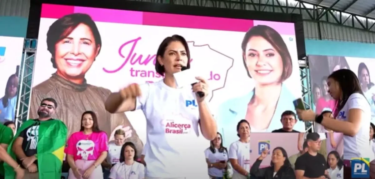 Michelle Bolsonaro durante evento por Reprodução