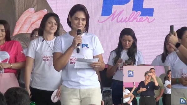 Michelle Bolsonaro durante evento por Reprodução