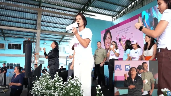 Michelle Bolsonaro durante evento por Reprodução
