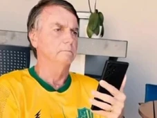 Imagem - Bolsonaro não vai a atos, mas manda mensagem postada em rede social do filho
