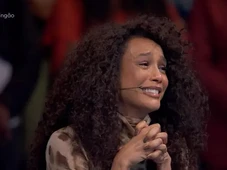 Imagem - Taís Araujo se emociona ao ser homenageada por Lázaro Ramos e filhos no Domingão