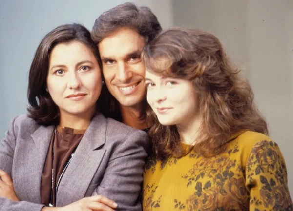 Ana (Cássia Kis), Zeca (Victor Fasano) e Clara (Cláudia Abreu) em  "Barriga de aluguel" (1990), de Gloria Perez por Reprodução