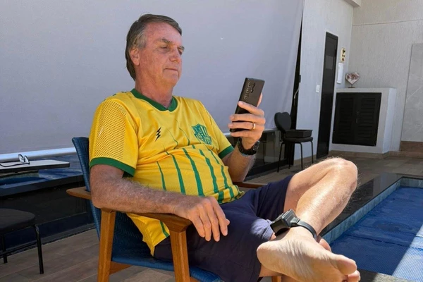 A chamada foi transmitida durante o ato em Copacabana por Divulgação