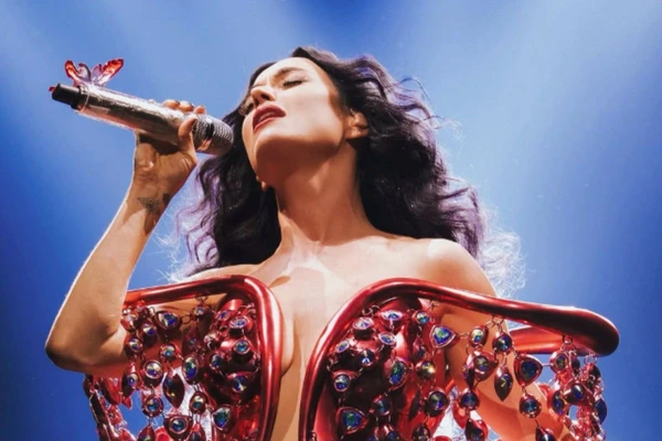 Cantora prestou ajuda a fã