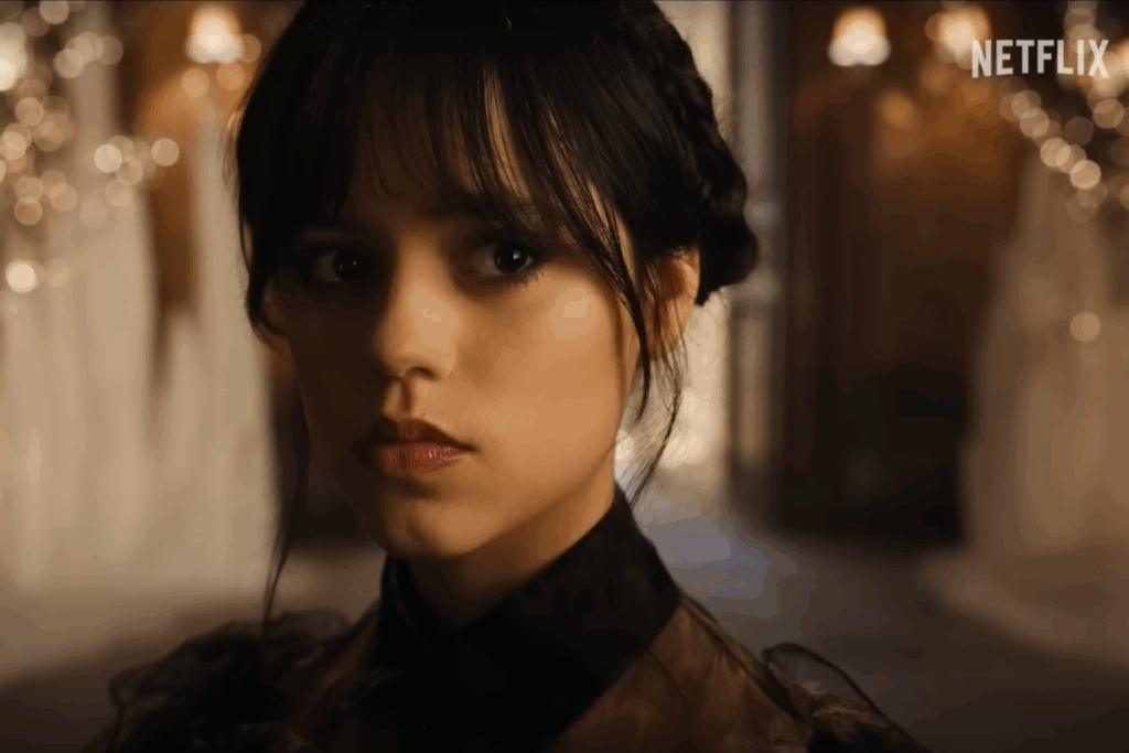 Em “Wandinha”, o visual gótico e o clima de suspense retornam com novos desafios para a personagem (Imagem: Reprodução digital | Netflix) por Imagem: Reprodução digital | Netflix