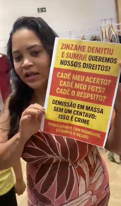 Ex-funcionárias protestam em loja da Zinzane por Reprodução
