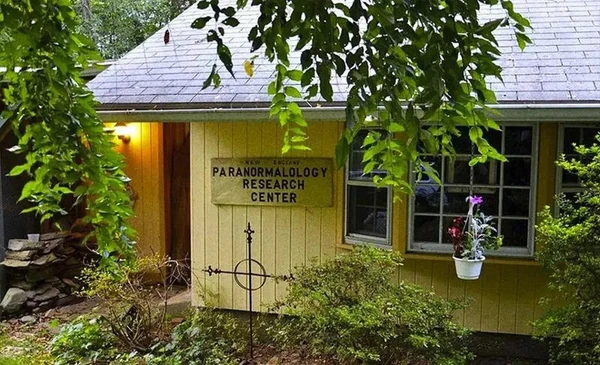 Fachada do Museu dos Ocultos Warren, em Monroe, nos Estados  por Reprodução/Warren Museum
