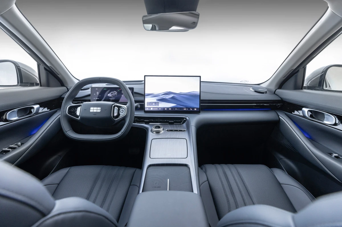 A cabine tem seis airbags e muitas tecnologias, incluindo comandos por voz por Rodolfo Bührer/ Divulgação