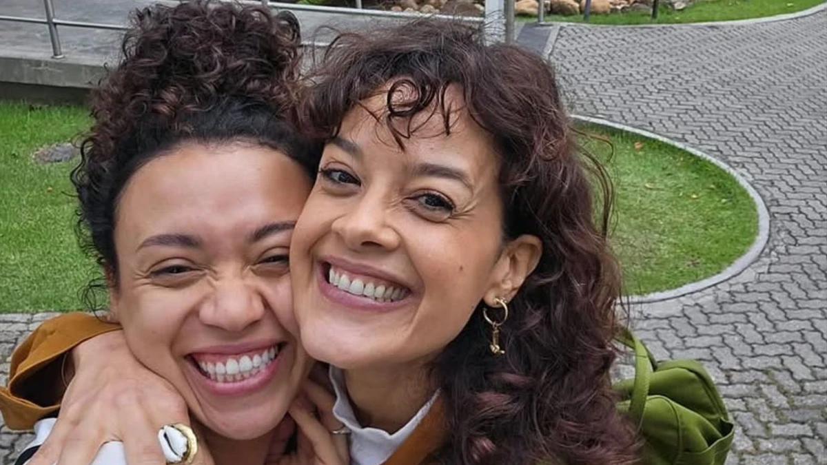 Laís (Lorena Lima) e Cecília (Maeve Jinkings) são um casal no remake 'Vale Tudo' por Reprodução