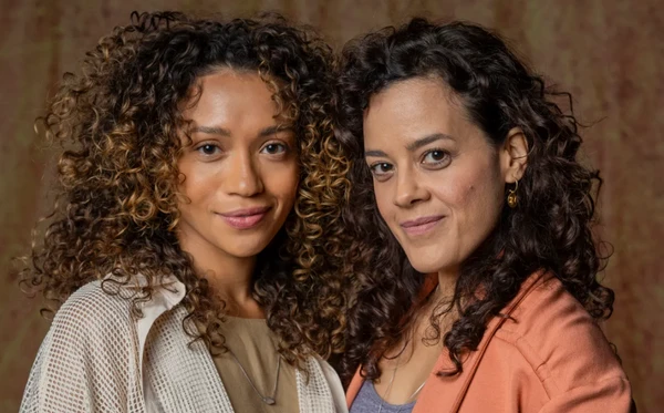 Laís (Lorena Lima) e Cecília (Maeve Jinkings) são um casal no remake 'Vale Tudo'