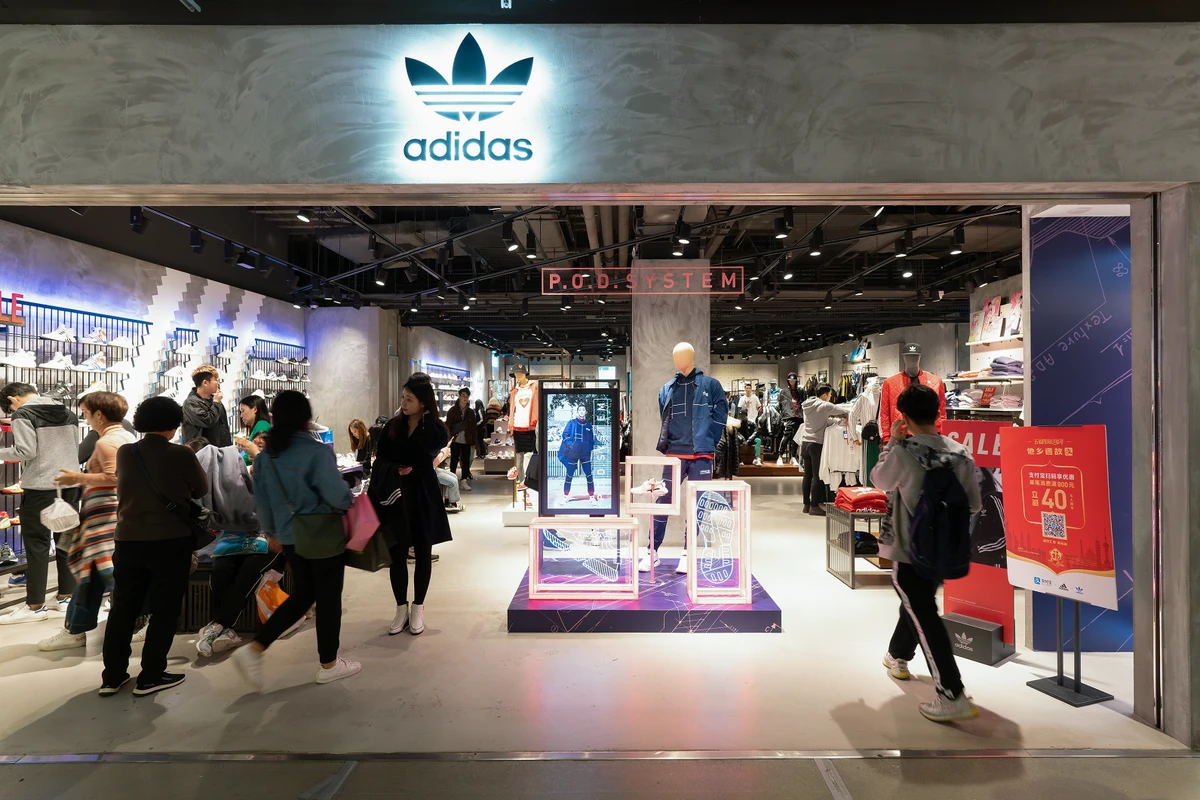 Adidas em Hong