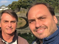 Imagem - 'O velho não está bem', diz Carlos Bolsonaro em meio a julgamento do pai