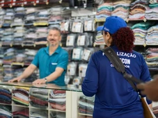 Imagem - Codecon fiscaliza lojas de Salvador para o Dia dos Pais; saiba como denunciar práticas abusivas