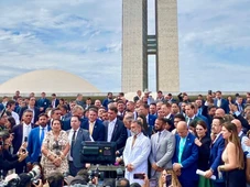 Imagem - Parlamentares bolsonaristas ocupam rampa do Congresso em protesto: 'Fora, Moraes'