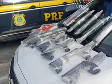 Imagem - Sete fuzis e 12 carregadores que seriam entregues a facção na Bahia são apreendidos no Rio
