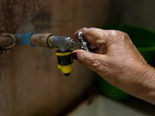Imagem - Após fim de serviço da Embasa, água pode demorar até meio-dia de sexta (8) para retornar