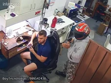 Imagem - VÍDEO: Joalheria é assaltada na Bahia e dono tem prejuízo de mais de meio milhão em joias