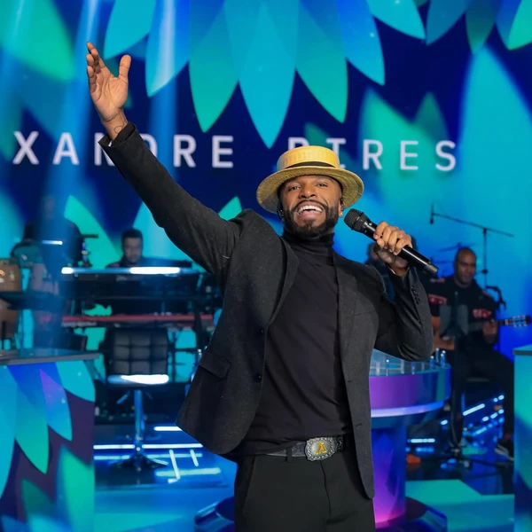 Alexandre Pires no "Programa Silvio Santos" por Gabriel Cardoso/SBT