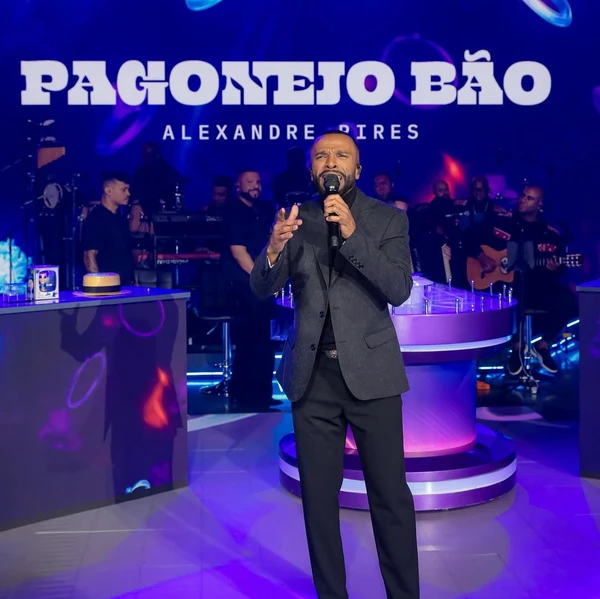 Alexandre Pires no "Programa Silvio Santos" por Gabriel Cardoso/SBT
