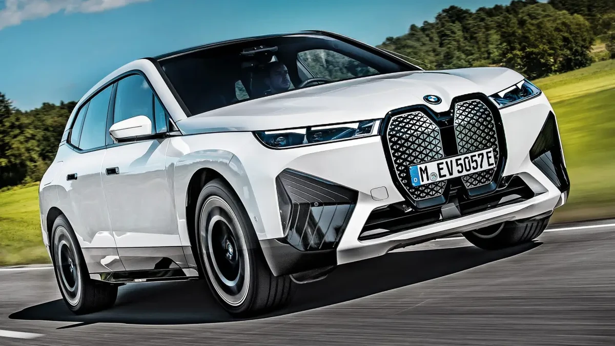 BMW iX por Divulgação