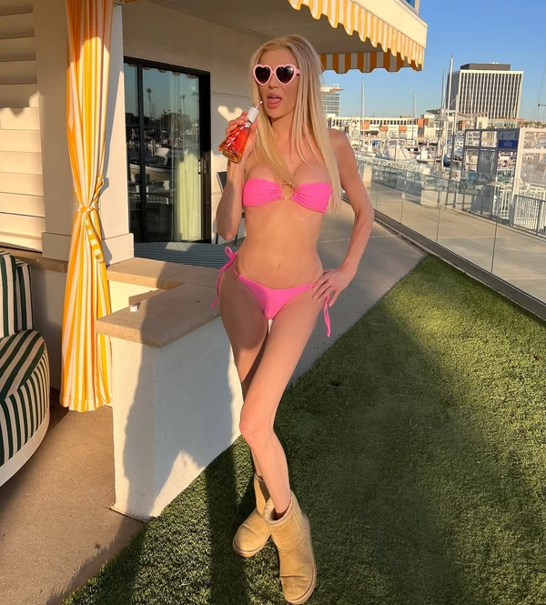 Brandi Glanville por Reprodução