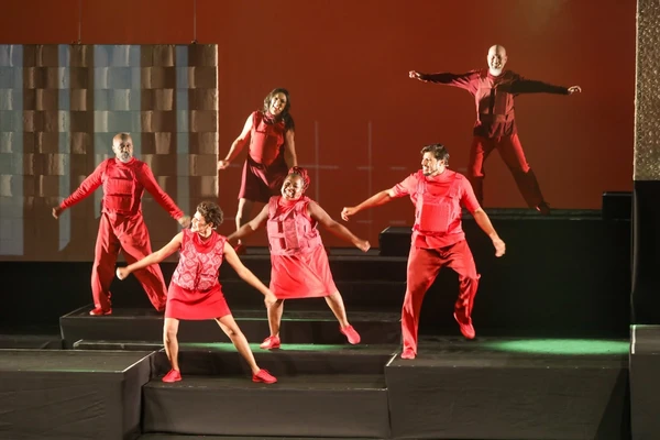 Cena do musical ‘Os dias bem amados: vida e obra de um autor baiano’